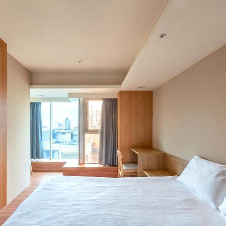 E Lim Hotel Чжунли Екстериор снимка