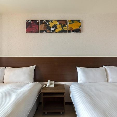 E Lim Hotel Чжунли Екстериор снимка