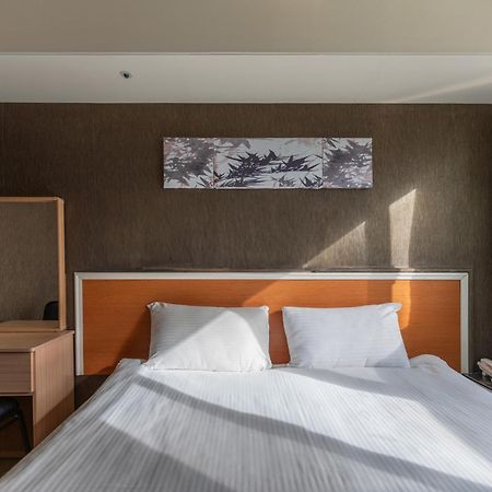 E Lim Hotel Чжунли Екстериор снимка