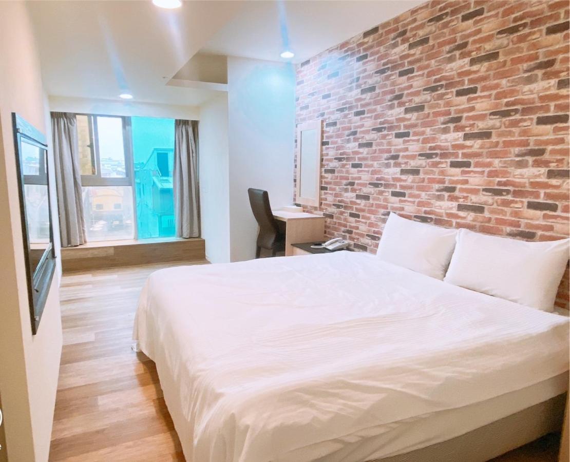 E Lim Hotel Чжунли Екстериор снимка