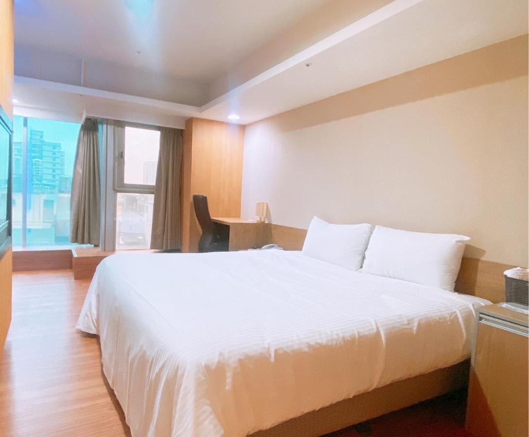 E Lim Hotel Чжунли Екстериор снимка