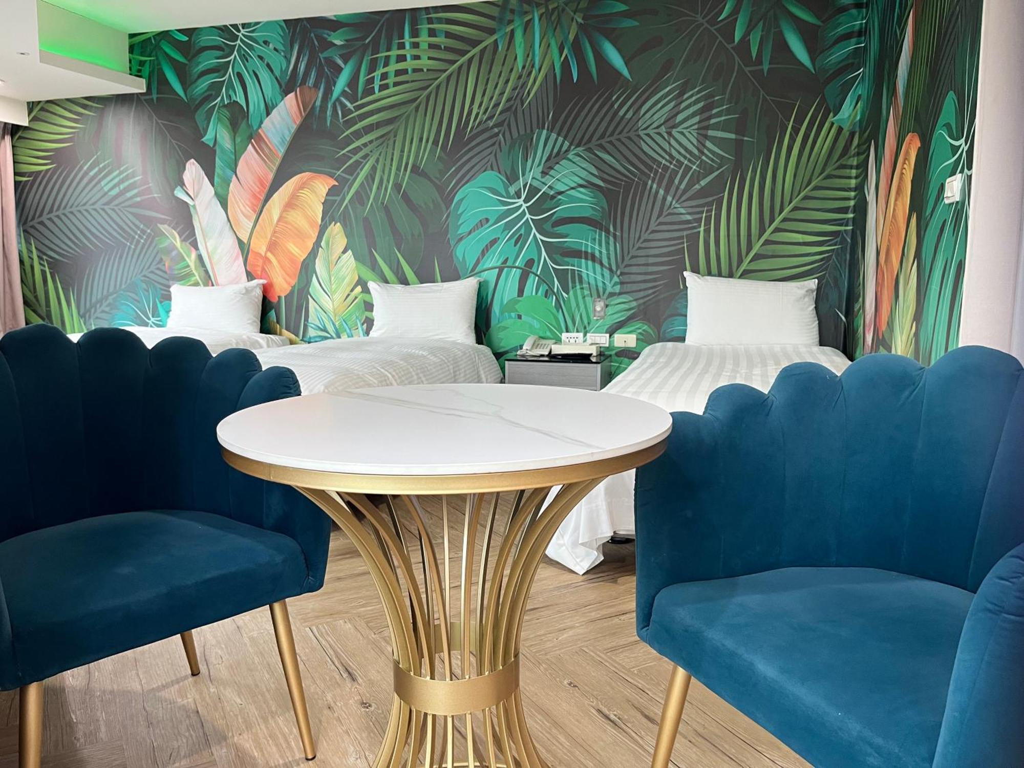 E Lim Hotel Чжунли Екстериор снимка