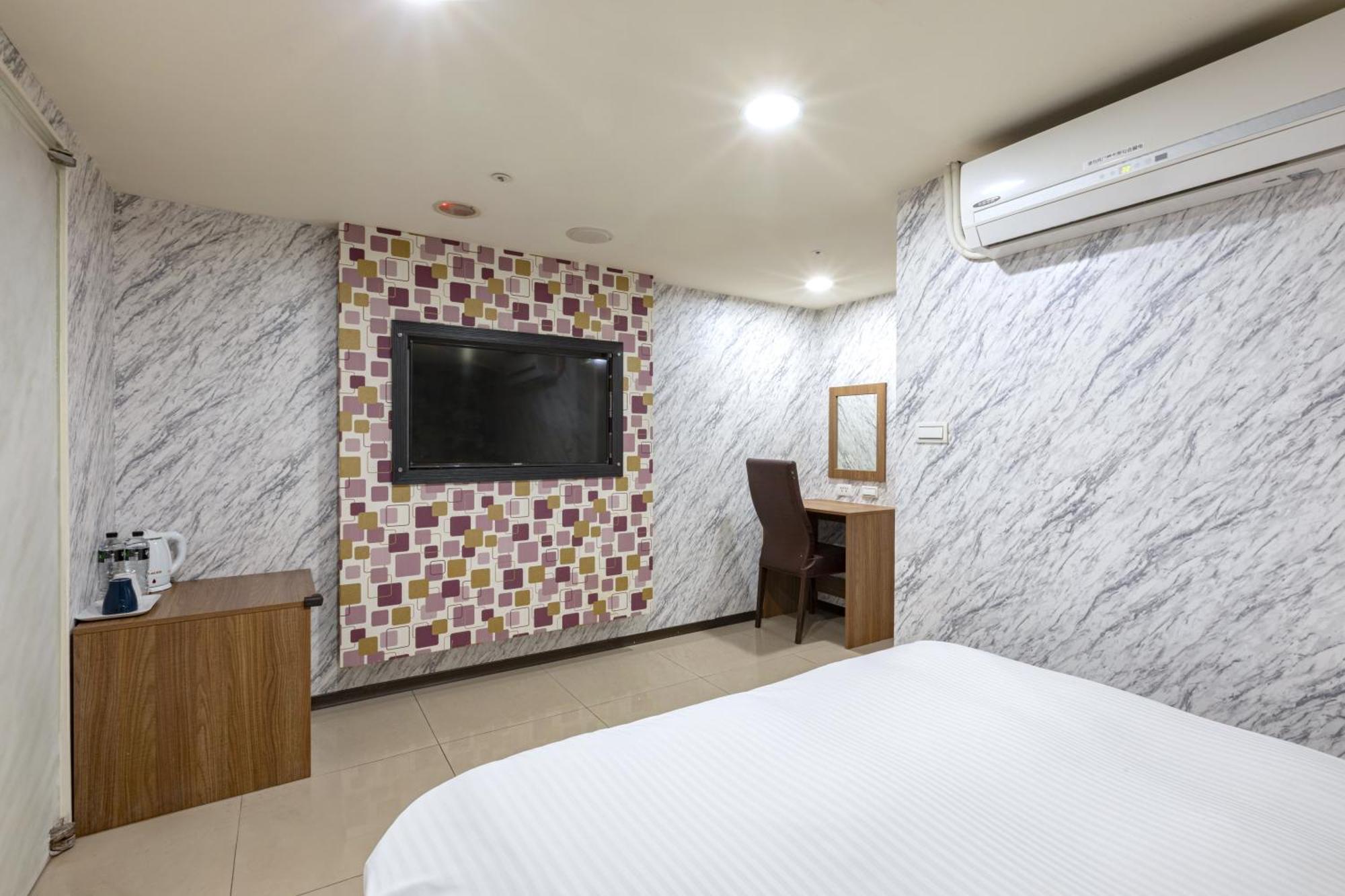 E Lim Hotel Чжунли Стая снимка