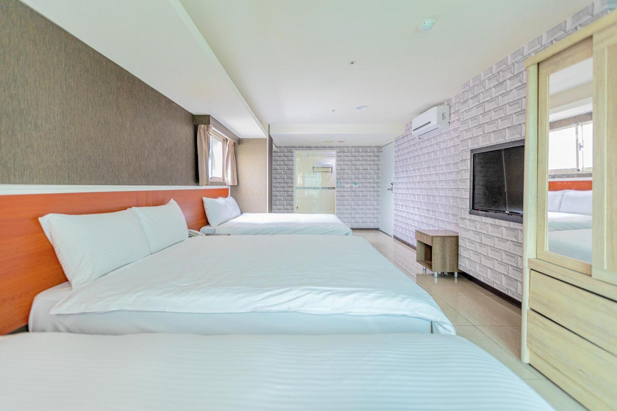 E Lim Hotel Чжунли Стая снимка