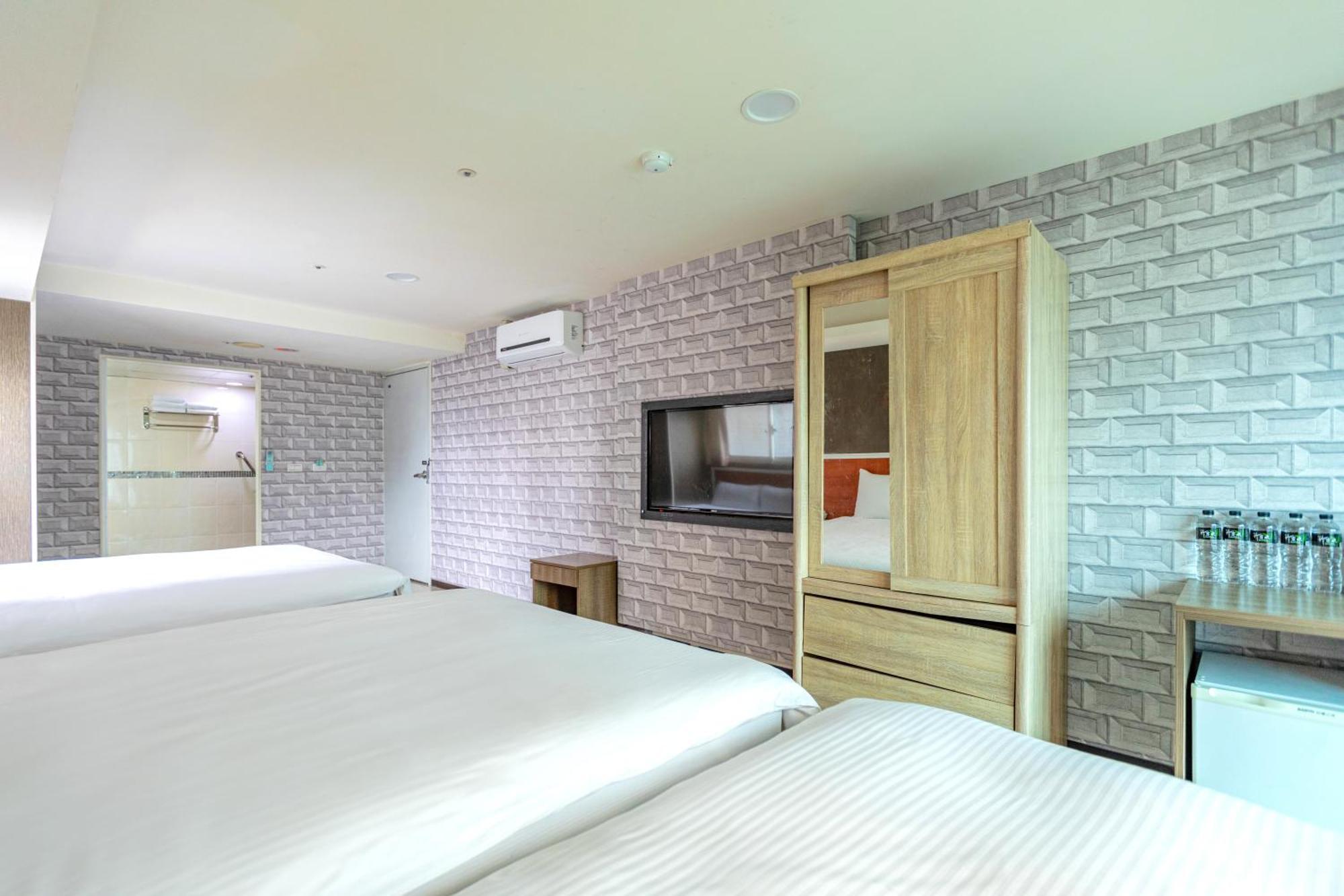 E Lim Hotel Чжунли Стая снимка