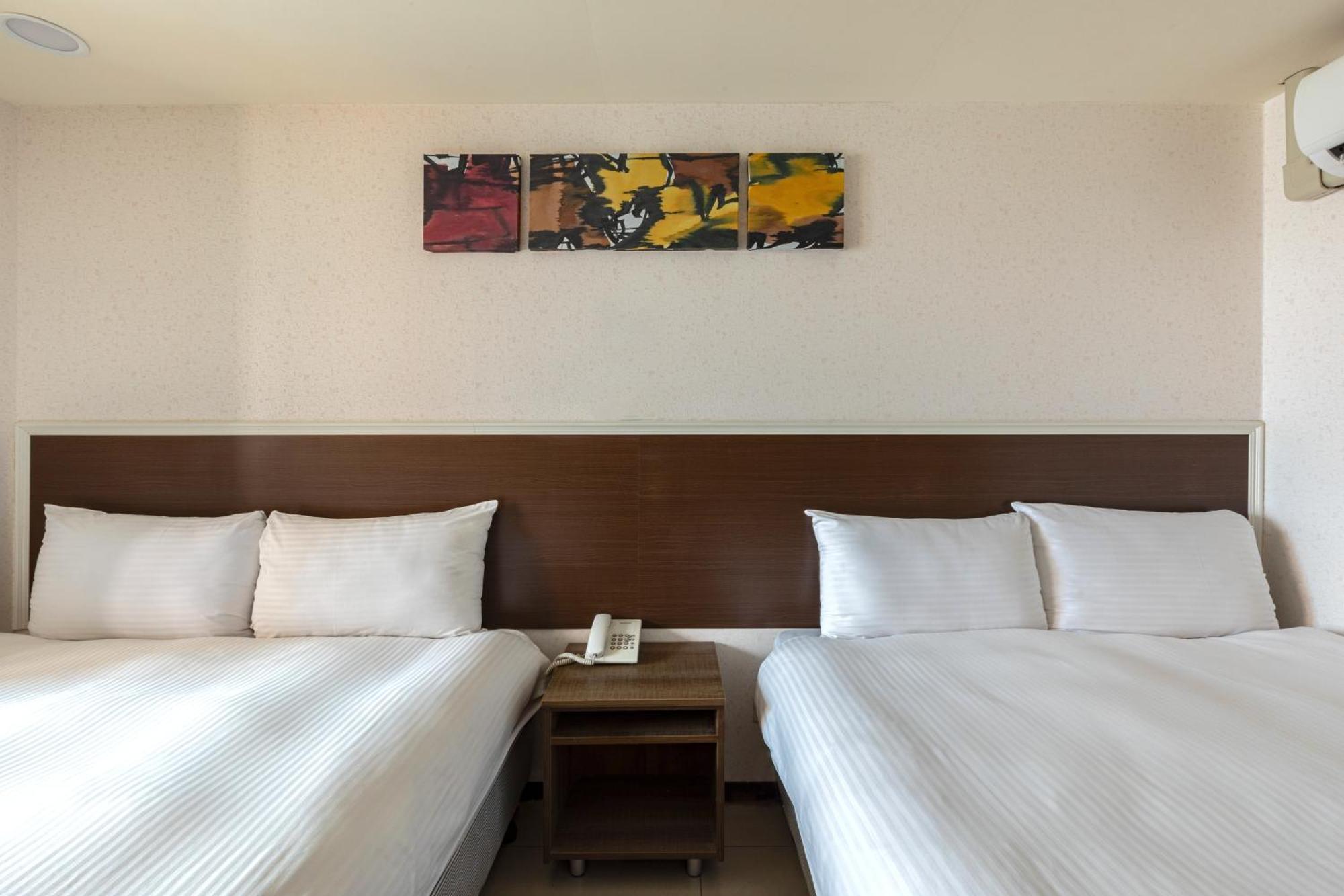 E Lim Hotel Чжунли Екстериор снимка