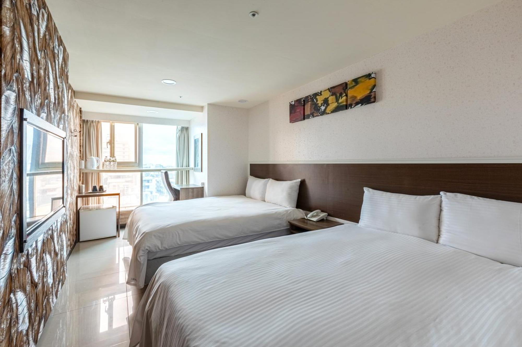 E Lim Hotel Чжунли Екстериор снимка