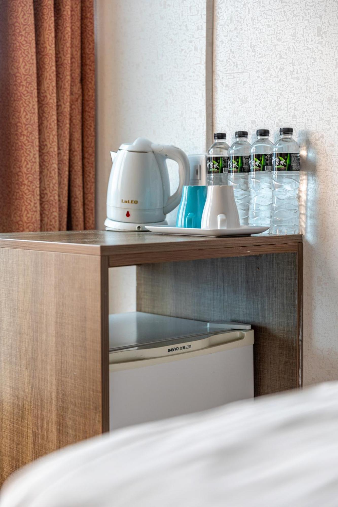 E Lim Hotel Чжунли Екстериор снимка
