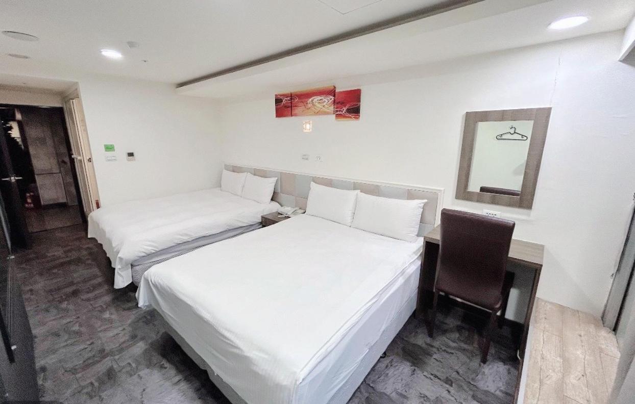 E Lim Hotel Чжунли Стая снимка
